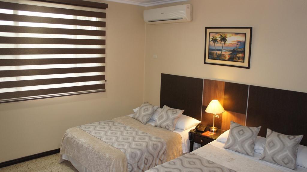 גוויאקיל Urdesa Suites Hotel מראה חיצוני תמונה