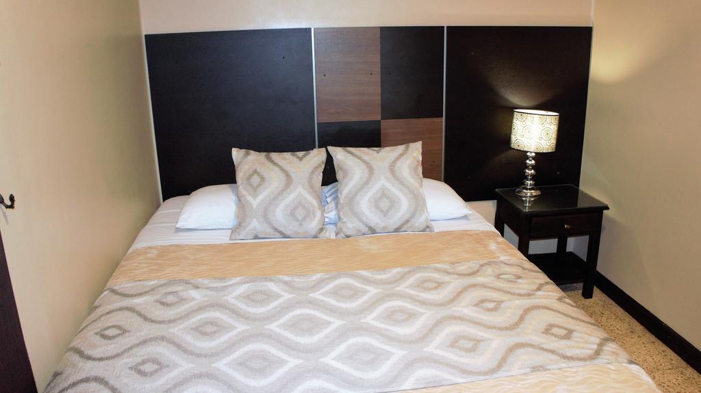 גוויאקיל Urdesa Suites Hotel מראה חיצוני תמונה