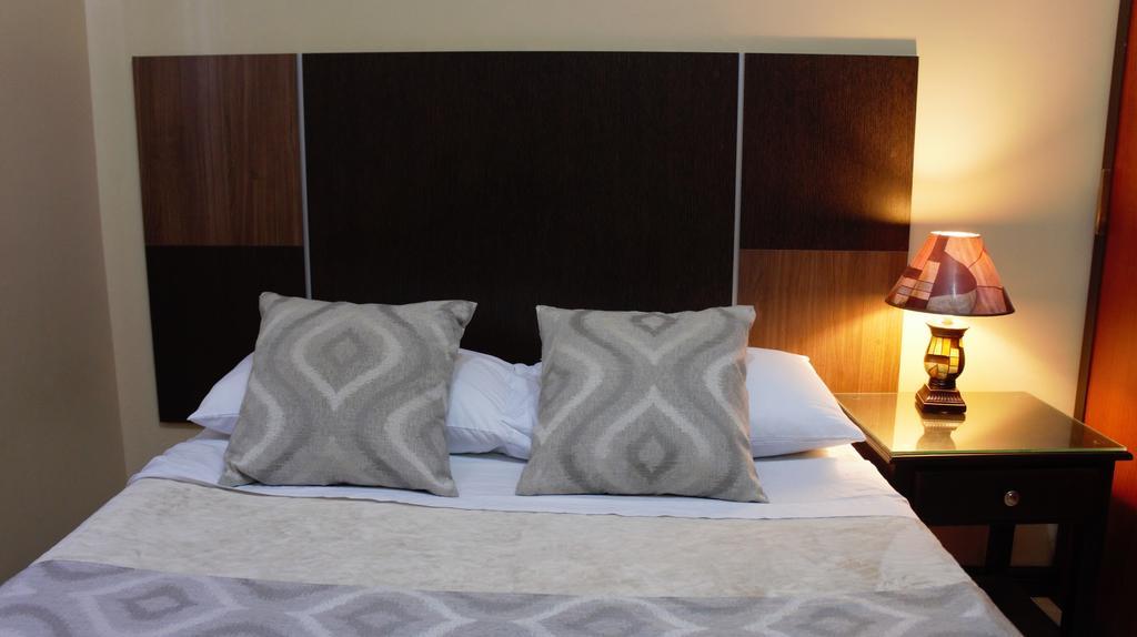 גוויאקיל Urdesa Suites Hotel מראה חיצוני תמונה