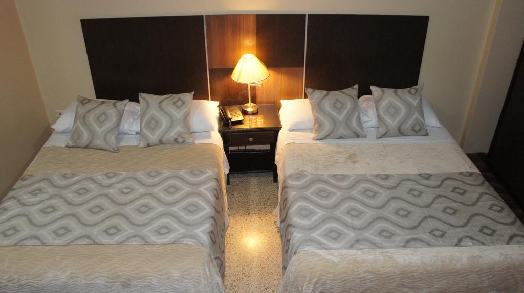 גוויאקיל Urdesa Suites Hotel מראה חיצוני תמונה