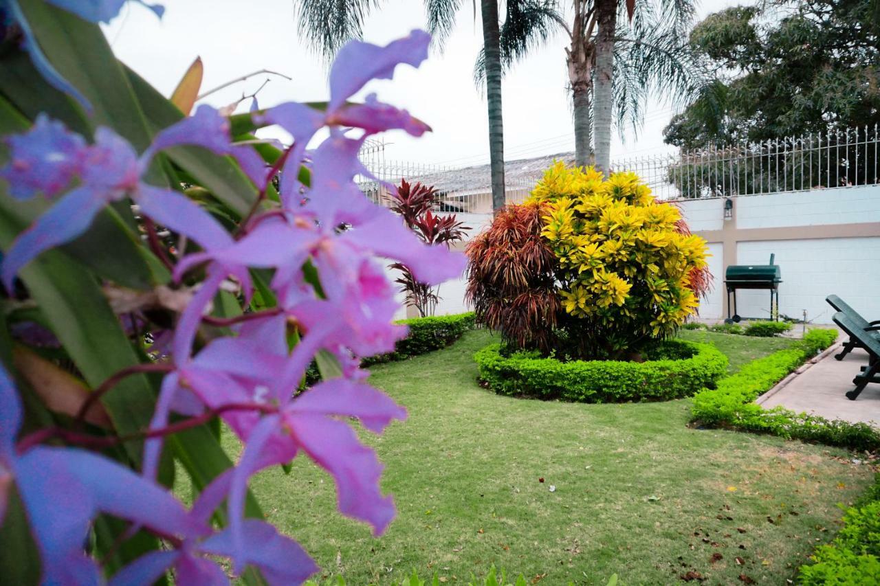 גוויאקיל Urdesa Suites Hotel מראה חיצוני תמונה